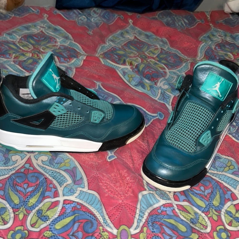 Jordan retro 4 teal